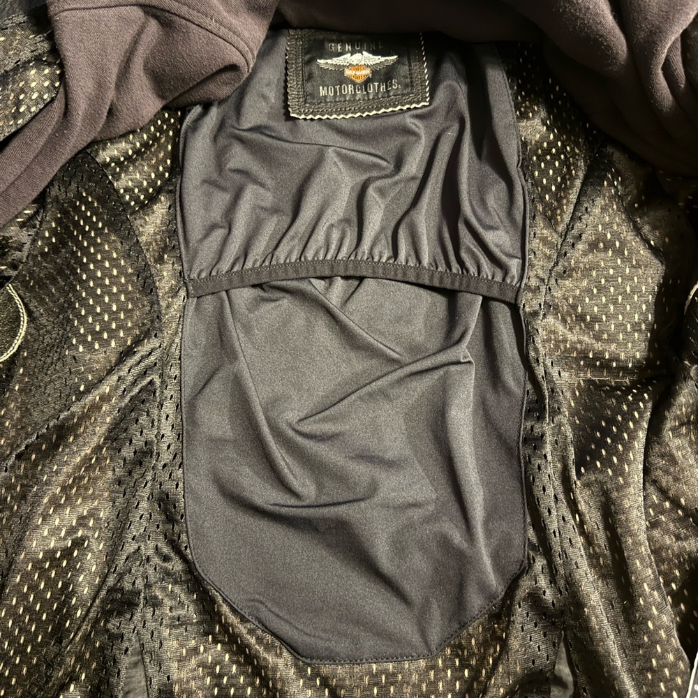 Harley-Davidson Black and Cream Leather Motorcycle Jacket with Burgundy Accents - Picture 5 of 8